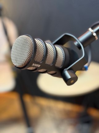 2 Micrófonos RØDE PodMic XLR