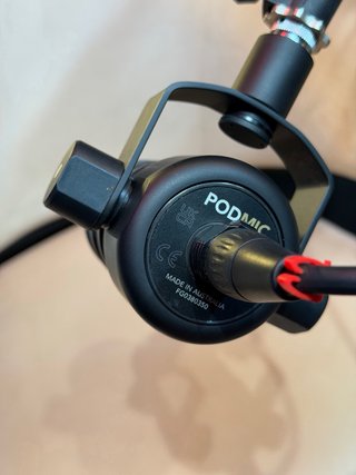 2 Micrófonos RØDE PodMic XLR