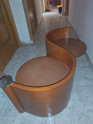 Mesa auxiliar madera diseño curvo