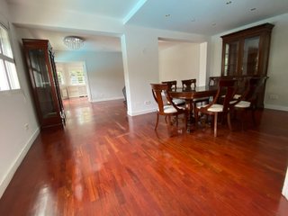 Mesa comedor y 6 sillas madera oscura