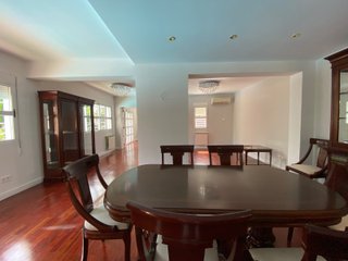 Mesa comedor y 6 sillas madera oscura