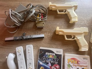 Consola Nintendo Wii + 2 Mandos + 2 Pistolas + Jue