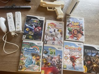Consola Nintendo Wii + 2 Mandos + 2 Pistolas + Jue