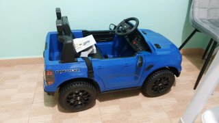 Coche eléctrico infantil azul