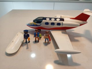Avión Playmobil con 3 figuras