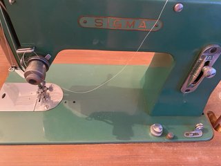 Máquina de coser Sigma verde