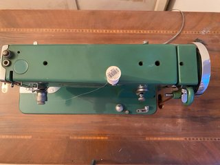 Máquina de coser Sigma verde