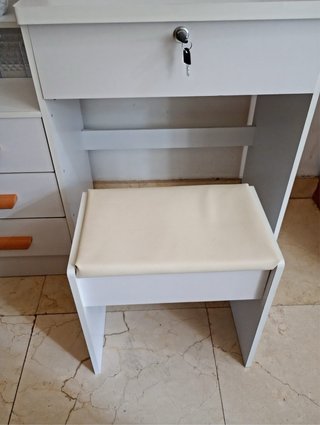 Tocador blanco de niña