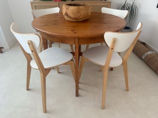 Mesa redonda de madera
