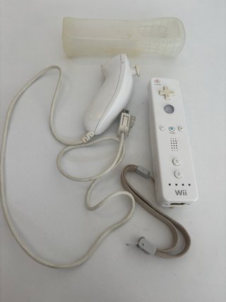 Lote 3 mandos Wii: Rojo, Blanco y Negro