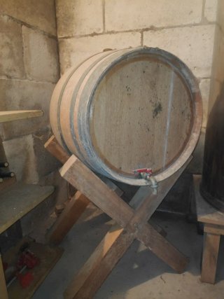 Prensa, depósitos y otros utensilios para vino