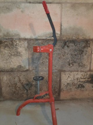Prensa, depósitos y otros utensilios para vino