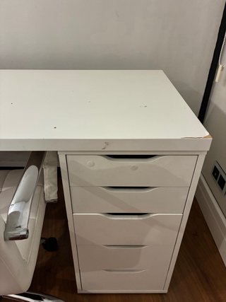 Mesa de estudio blanca