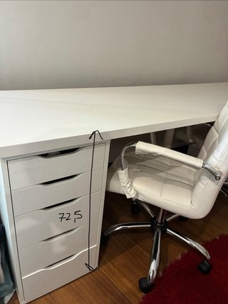 Mesa de estudio blanca