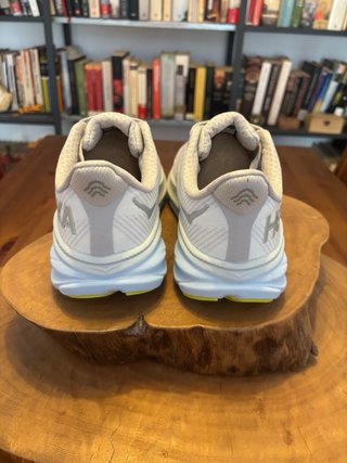 Hoka Clifton 9 Blancas y Amarillas