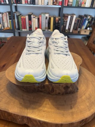 Hoka Clifton 9 Blancas y Amarillas
