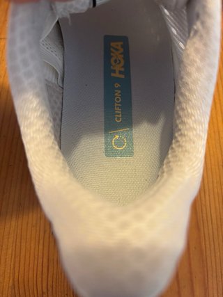 Hoka Clifton 9 Blancas y Amarillas