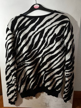 Chaqueta tejida de estampado cebra con cremallera