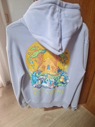 Sudadera Pull&Bear Rick y Morty Talla XS Morada