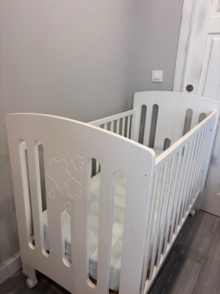 Cuna de madera blanca + colchon