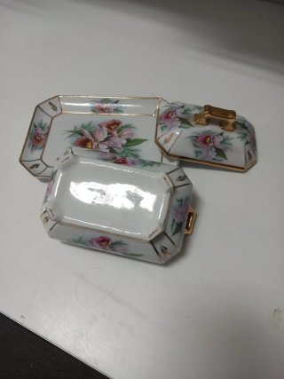 Terrina miniatura vintage floral dourada