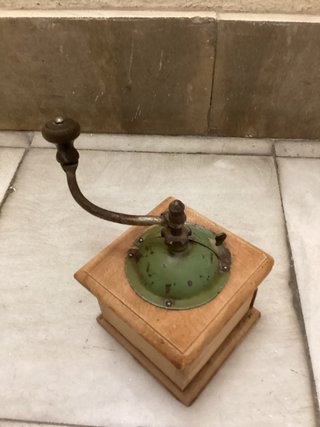 Molinillo de café vintage madera y metal