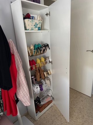 Zapatero blanco con espejo