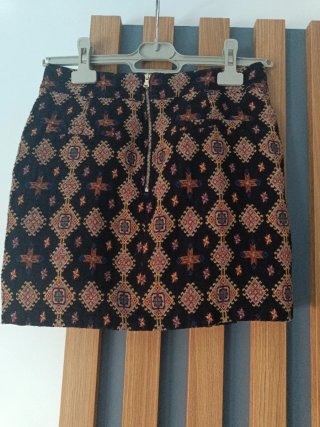 Falda corta estampada talla S
