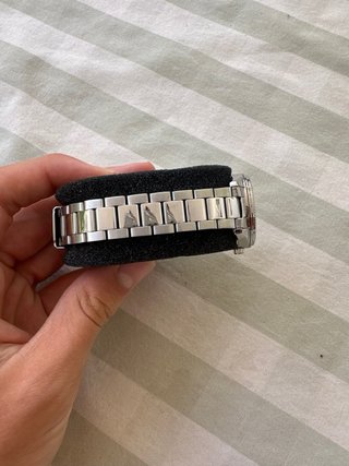 Reloj Casio plateado y blanco