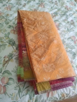 Colcha bouti naranja y multicolor