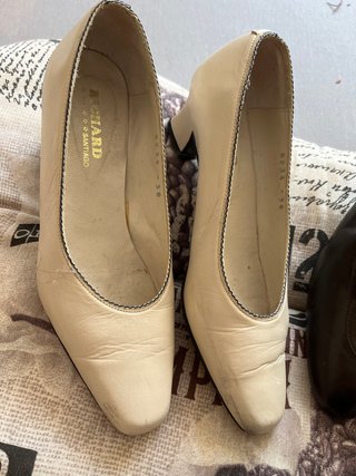 Zapatos clásicos de piel T.36 y 36,5 de tacón