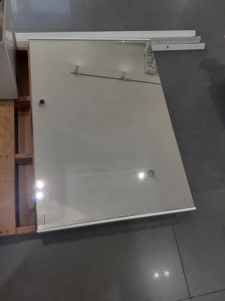Espejo de pared con marco blanco