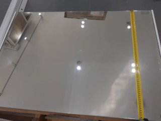 Espejo de pared con marco blanco
