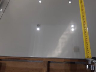 Espejo de pared con marco blanco