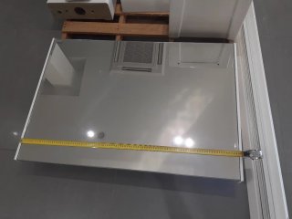 Espejo de pared con marco blanco
