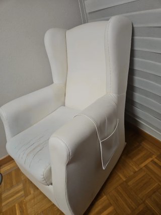 Mecedora blanca polipiel