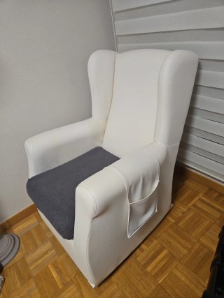 Mecedora blanca polipiel