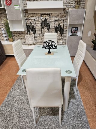 Mesa de Cristal Templado + 4 Sillas Blancas