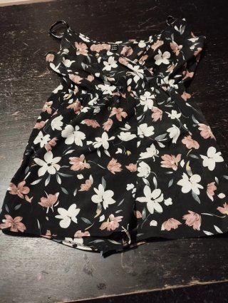 2 vestiti e un jumpsuit, tutti taglia M