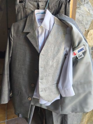 Traje de niño gris