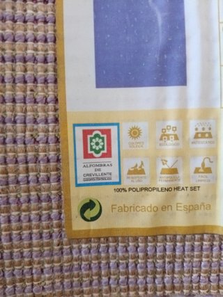 Alfombra púrpura suave