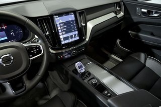Volvo XC60   2.0 T6 AWD Recharge Plus Dark Auto