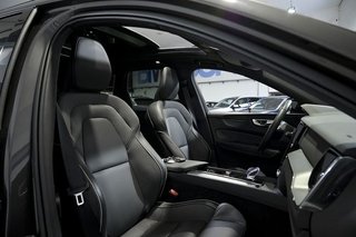 Volvo XC60   2.0 T6 AWD Recharge Plus Dark Auto