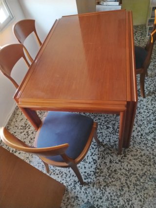Mesa de madera con 2 cajones