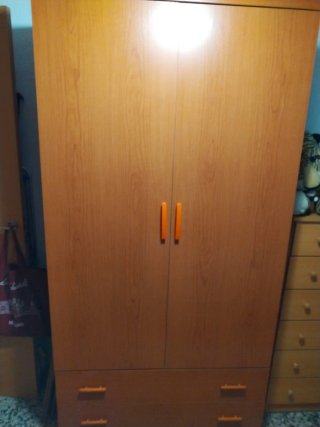 Mesa de madera con 2 cajones