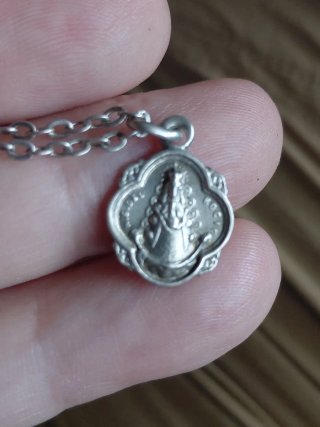 Medallita Virgen del Rocío 1980 Plata