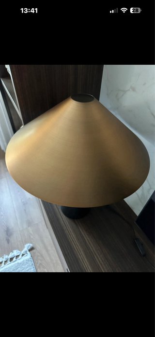 Lámpara de mesa metal negra y dorada