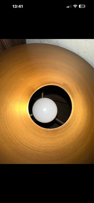 Lámpara de mesa metal negra y dorada