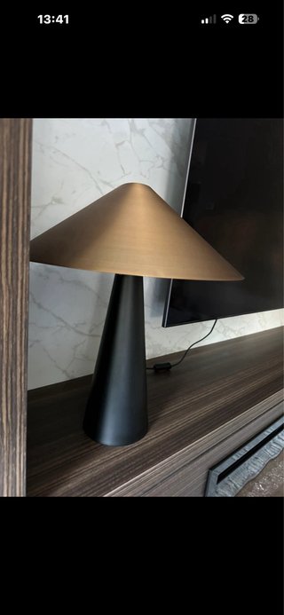 Lámpara de mesa metal negra y dorada