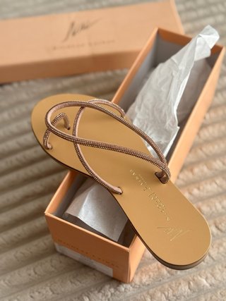 Sandalias Nicolas Lainas Beige y Dorado